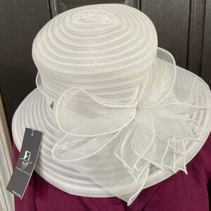 NWT Vintage-Style White Church Derby Bow Hat